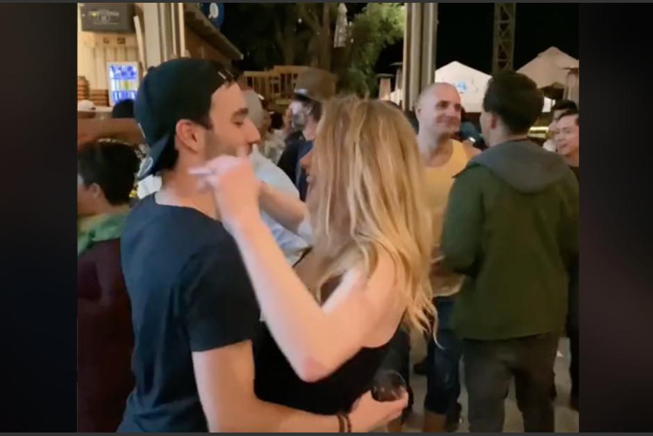 (Amber Heard fue captada en video bailando junto con un joven hombre, tras unas grabaciones en Guatemala. (Foto: captura de pantalla)&nbsp;