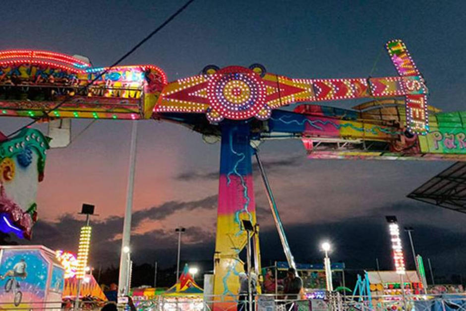Un juego mec&aacute;nico qued&oacute; suspendido en el aire en una feria. (Foto ilustrativa; el sol de C&oacute;rdova)