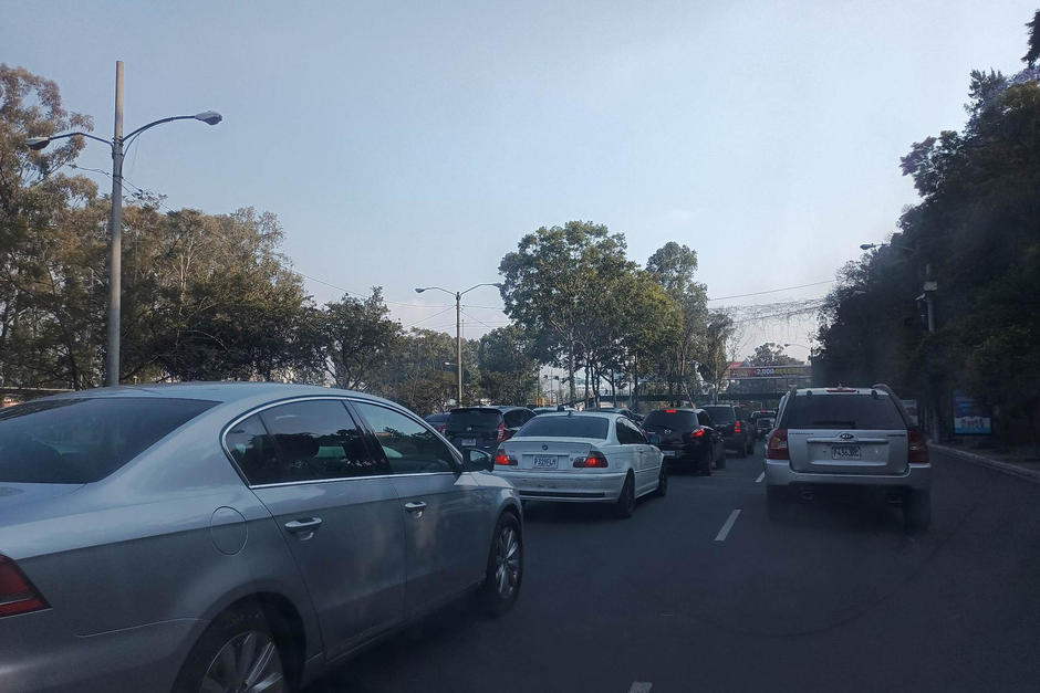 La PMT de la ciudad de Guatemala estima que el tr&aacute;nsito ser&aacute; complicado durante la segunda quincena de febrero. (Foto: Gustavo M&eacute;ndez/Soy502)