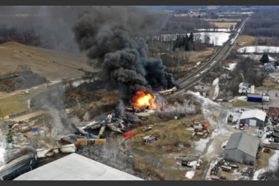 El percance ha generado el temor entre los habitantes de un pueblo ante la cantidad de sustancias t&oacute;xicas liberadas. (Foto: CNN)