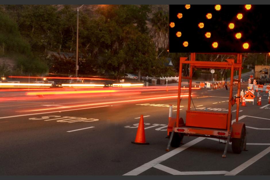 En las imágenes se observa que el motorista no se percata de las señales, pese al tamaño y los reflectores de alerta. (Foto: Ilustrativa/Shutterstock)&nbsp;