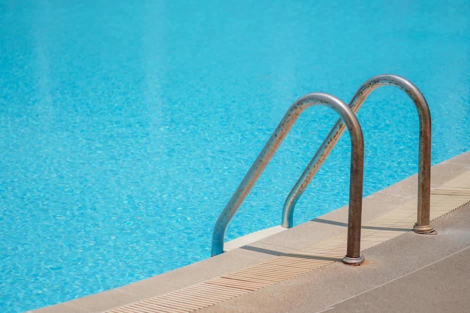 El paseo que se terminó en tragedia cuando uno de los amigos fue encontrado sin vida en una piscina de un hotel en el barrio Miramar, Puerto San José, Escuintla. (Foto: Archivo/Soy502)