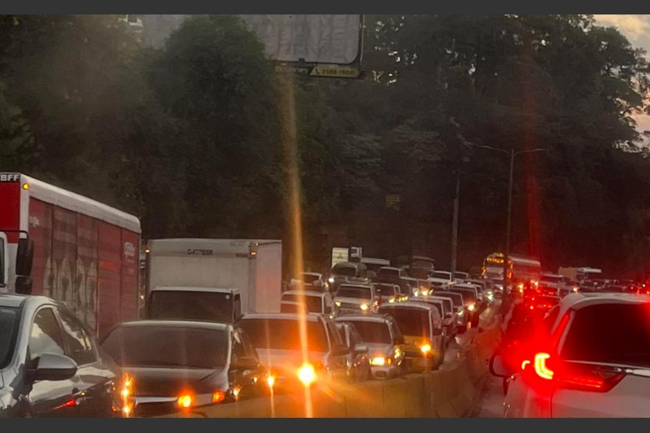 Este lunes el retorno a clases en todos los niveles causa tr&aacute;fico totalmente detenido en varios sectores de la ciudad de Guatemala y municipios cercanos.&nbsp; (Foto: cortes&iacute;a/Soy502)&nbsp;