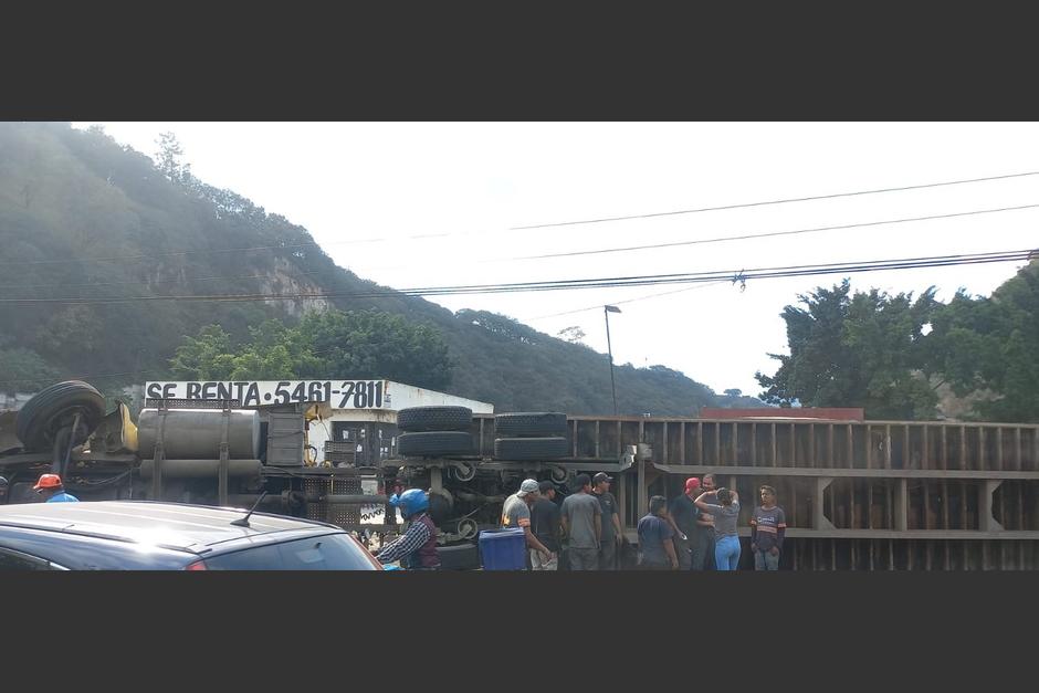 Un fuerte accidente de tránsito se produjo al final de la bajada de Villalobos, la tarde de este martes 21 de febrero. (Foto: PMT de Villa Nueva)