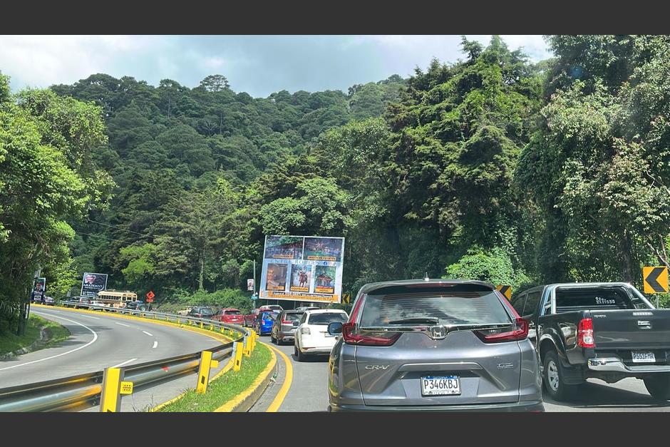 Usuarios han reportado tráfico lento en la ruta interamericana que conduce hacia San Lucas, Sacatepéquez. (Foto: Fredy Hernández/Soy502)