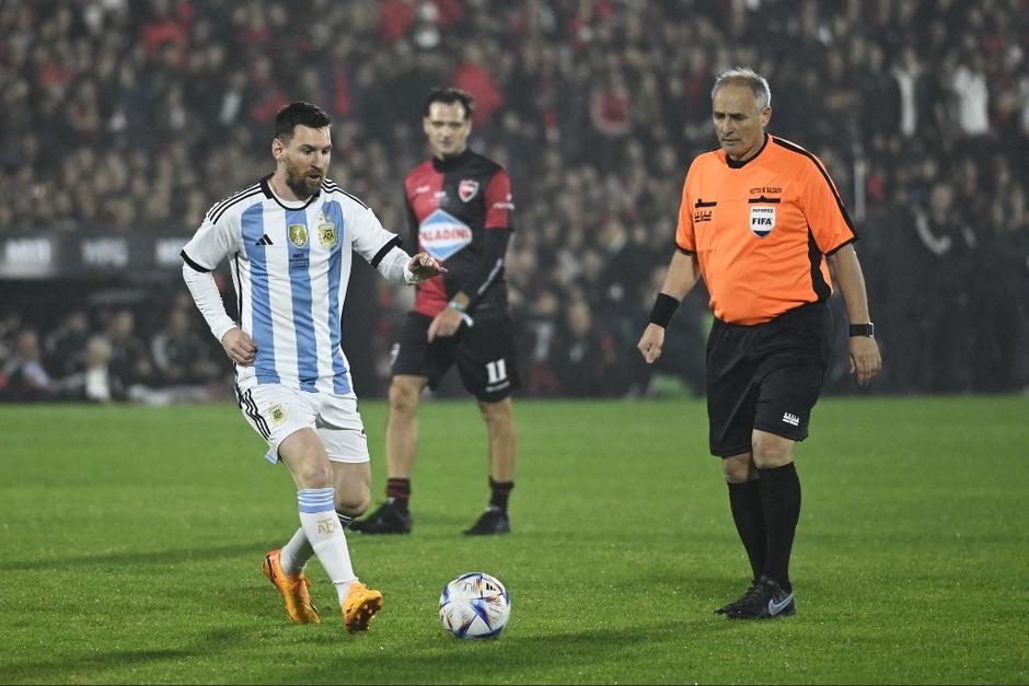 Leo Messi jugando en Rosario, Argentina. (Foto: AFP)