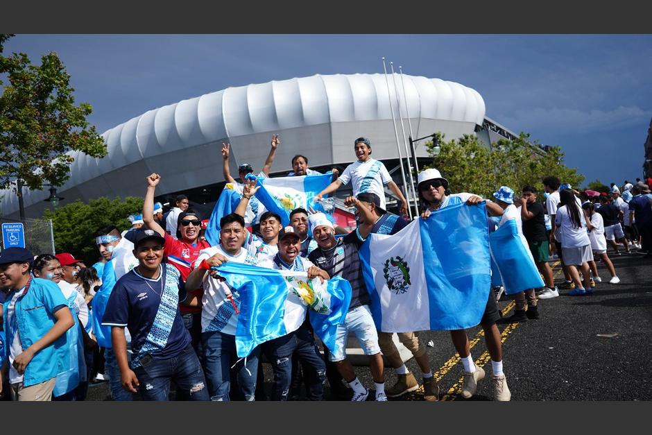 Cientos de guatemaltecos se dieron cita en el estadio de&nbsp;Nueva Jersey, Estados Unidos. (Foto: Fedefut)&nbsp;