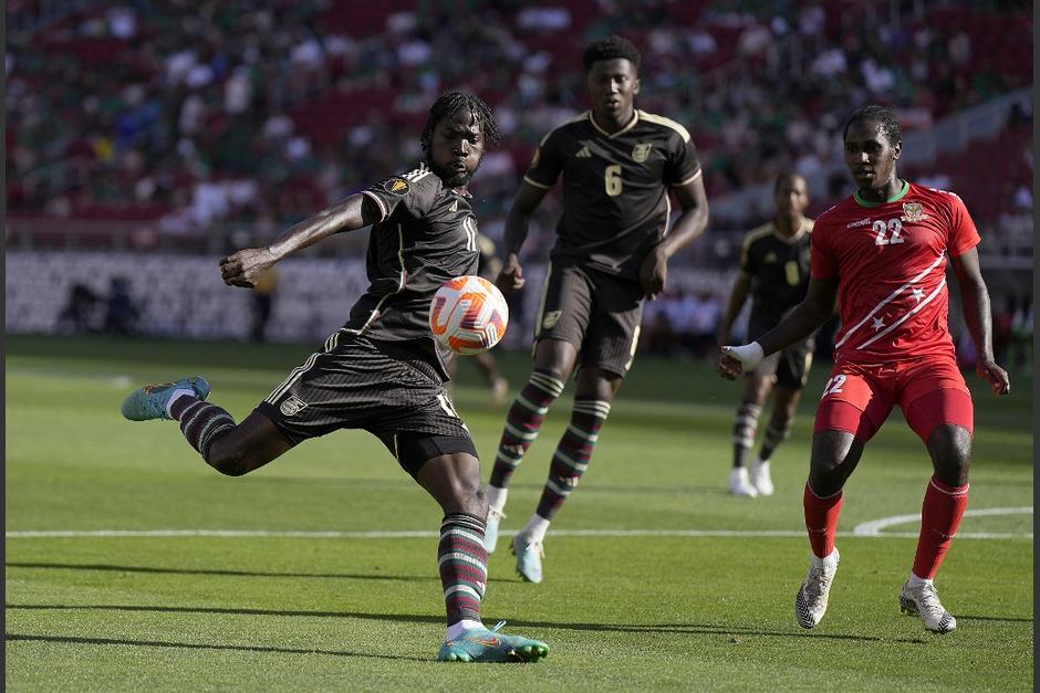 La selección de Jamaica frente a San Cristobal y Nieves. (Foto: AFP)