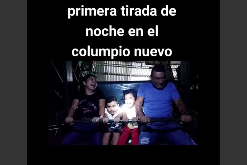 Esta fue la reacci&oacute;n de una familia que se subi&oacute; al columpio gigante de Olapa en horas de la noche. (Foto: captura de pantalla)&nbsp;