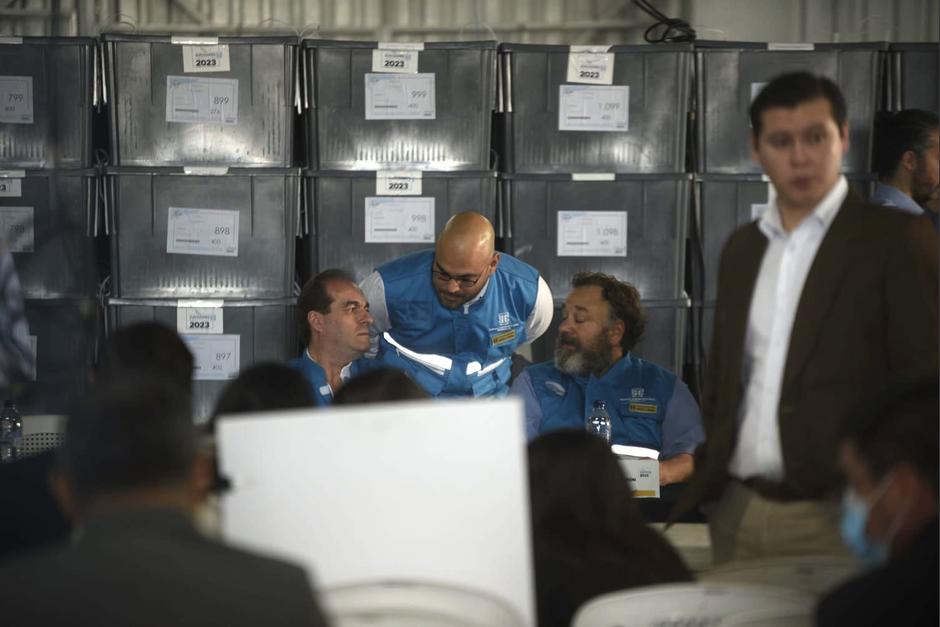 La Junta Electoral del Distrito Central inicia con la revisión de las actas electorales. (Foto: Wilder López /Soy502)