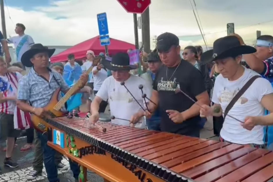 La marimba acompañó a los guatemaltecos en esta celebracion. (Foto: Instagram)