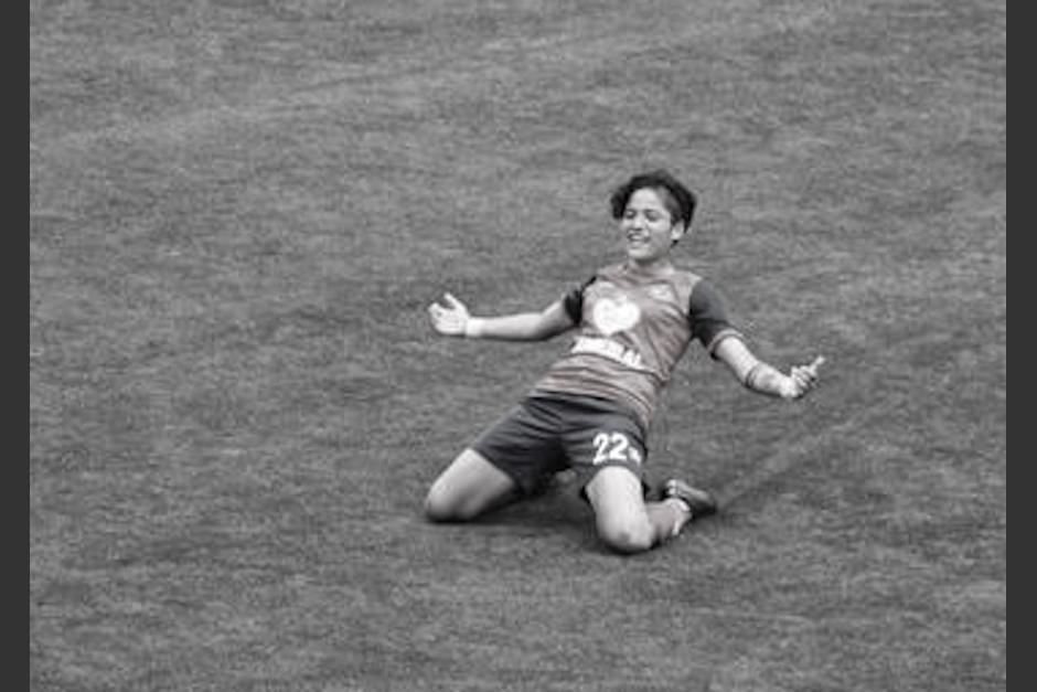 Así fue el homenaje que le realizaron a Libni Rodríguez durante el último adiós. (Foto: cortestía/Futboleros)