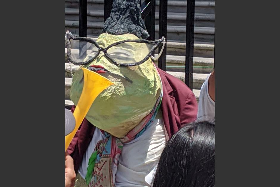 La piñata que participa en la manifestación en contra de Consuelo Porras, en las afueras del Ministerio Público (MP). (Foto: Festivales Solidarios)