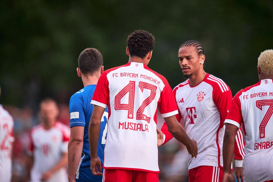 Musiala, Gnabry, y San&eacute;, tres de los goleadores en la paliza de hoy por 27-0. (Foto: @FCBayern)