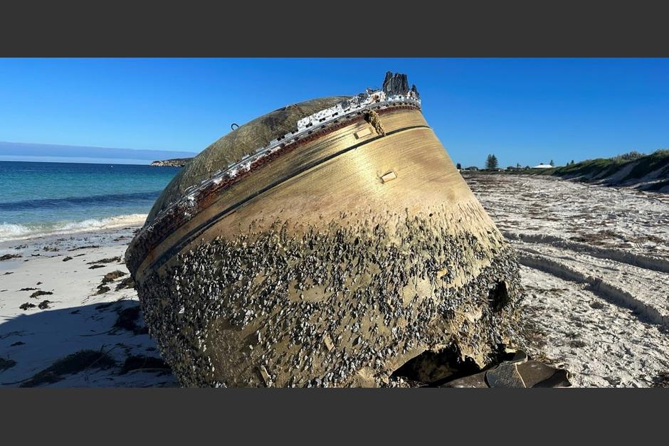 Un cilindro metálico fue encontrado en una playa de Australia.&nbsp;(Foto: Agencia Espacial Australiana)