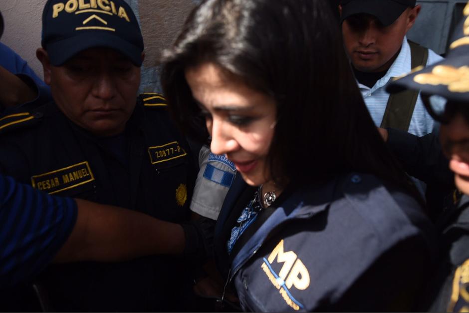 Cinthia Monterroso, fiscal de FECI, dirigió los allanamientos en el TSE. (Foto: Wilder López/Soy502)