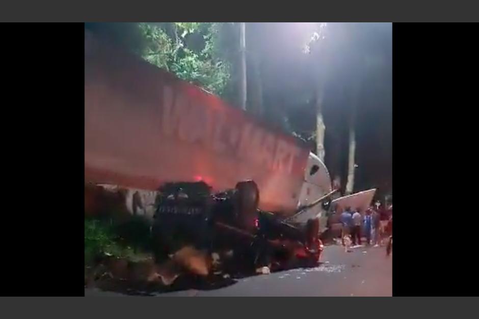 Un fuerte accidente en la bajada de Villa Lobos dejó varias personas heridas. (Foto: captura de pantalla)&nbsp;