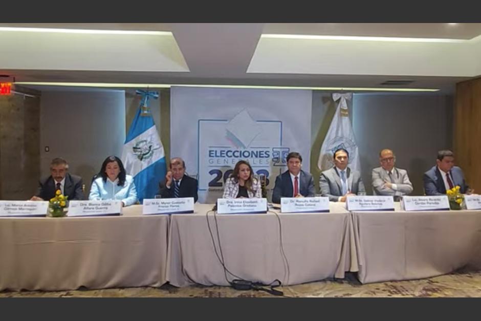 Magistrados del TSE ofrecen una conferencia de prensa. (Foto: Cortes&iacute;a)