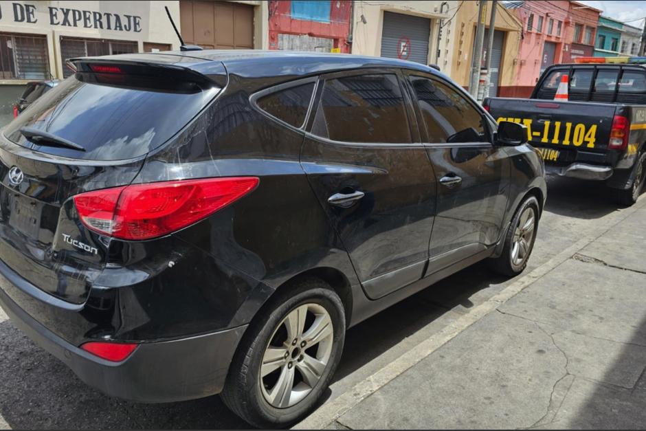 Una mujer con cuatro antecedentes fue sorprendida conduciendo una camioneta con reporte de robo. (Foto: PNC)