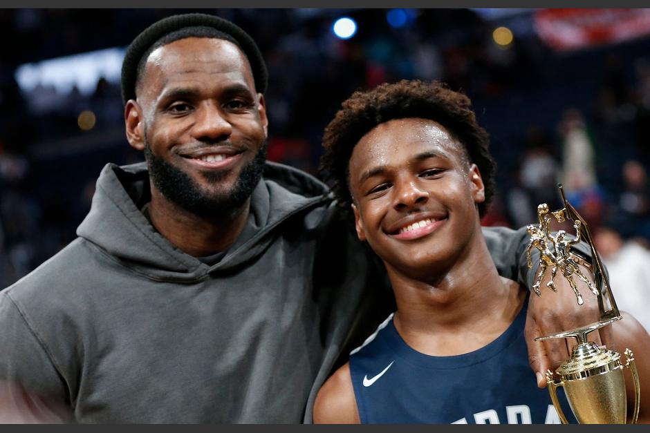 Bronny James tiene tan solo 18 a&ntilde;os. (Foto: Twitter/@EdKrassen)