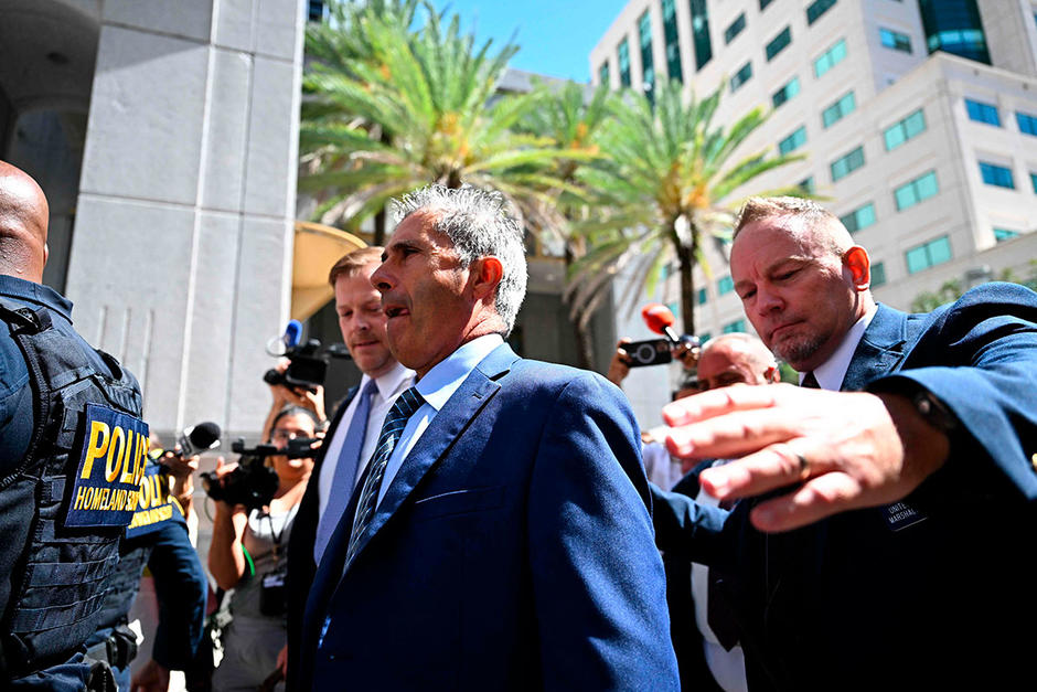 Carlos De Oliveira saliendo del Palacio de Justicia en Miami, Florida.&nbsp;(Foto: AFP)