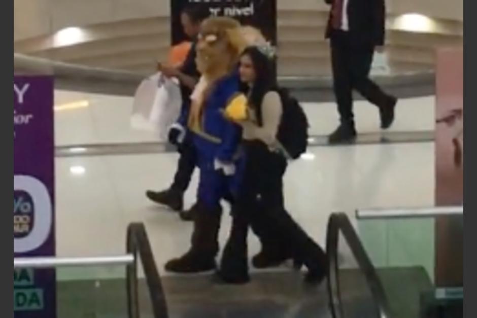 El guatemalteco sorprendi&oacute; a su novia con un peculiar disfraz que llam&oacute; la atenci&oacute;n. (Foto: captura de video)