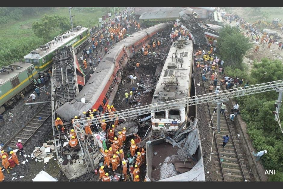 El accidente dej&oacute; cientos de muertos y heridos que viajaban como pasajeros. (Foto: ANI)