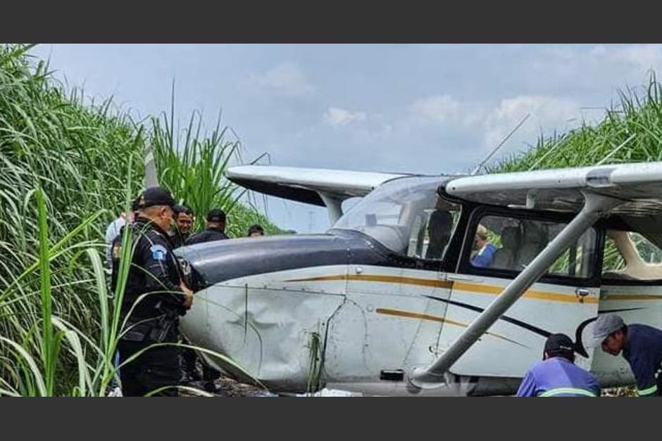 Una avioneta tuvo que realizar un aterrizaje de emergencia entre ca&ntilde;averales, este lunes 5 de junio. (Foto: redes sociales)