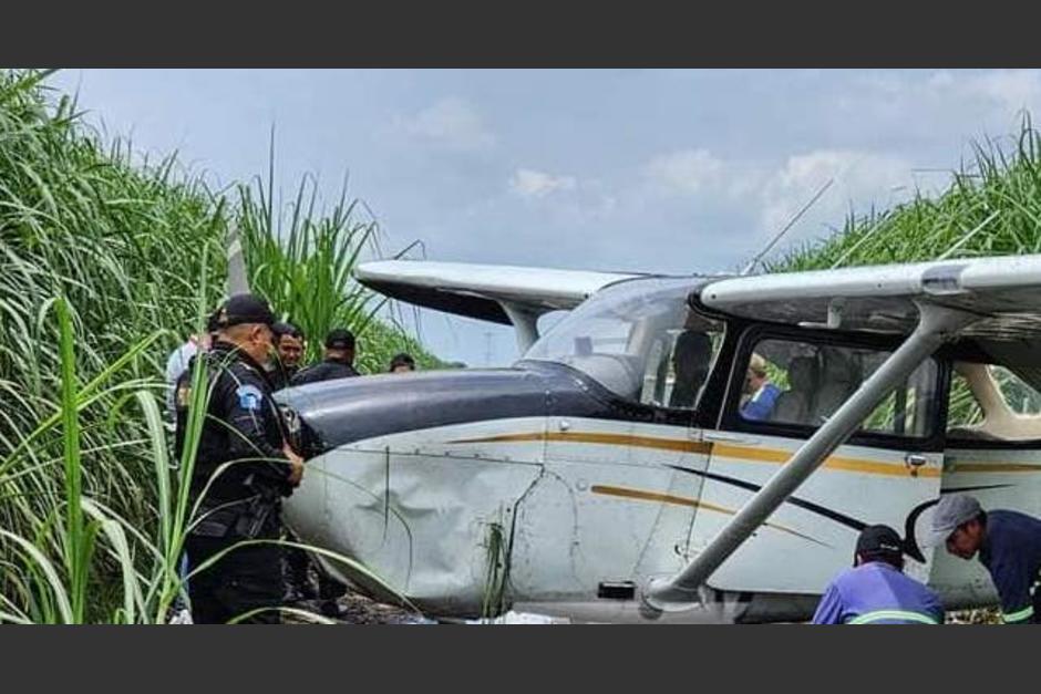 Una avioneta tuvo que realizar un aterrizaje de emergencia entre cañaverales, este lunes 5 de junio. (Foto: redes sociales)