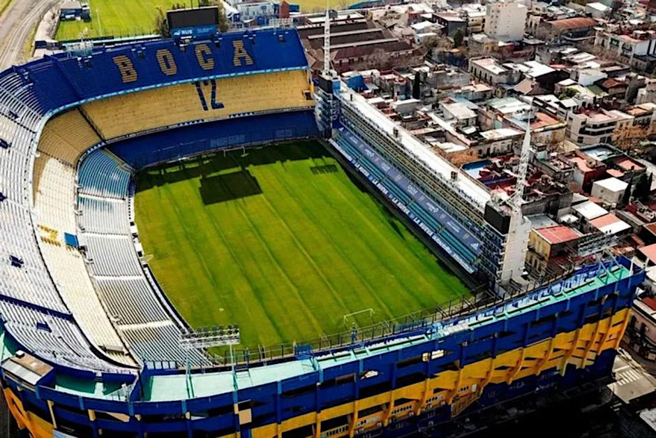 El instrumento nacional sonó frente la mítica casa de Boca Juniors. (Foto: AFP)&nbsp;