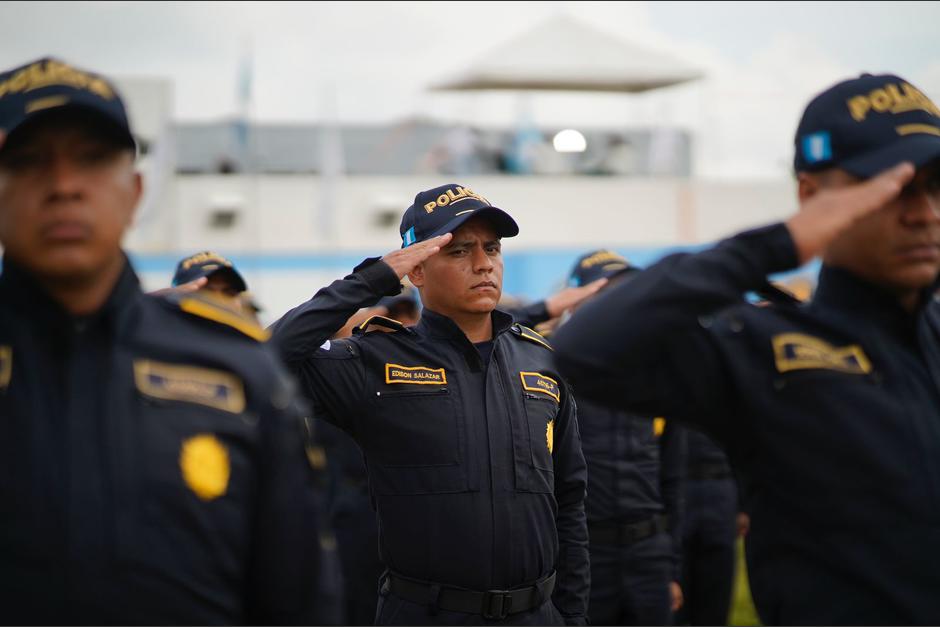 El uniforme de los agentes de la Polic&iacute;a Nacional Civil cambi&oacute;. Este es el nuevo dise&ntilde;o. (Foto: Mingob)