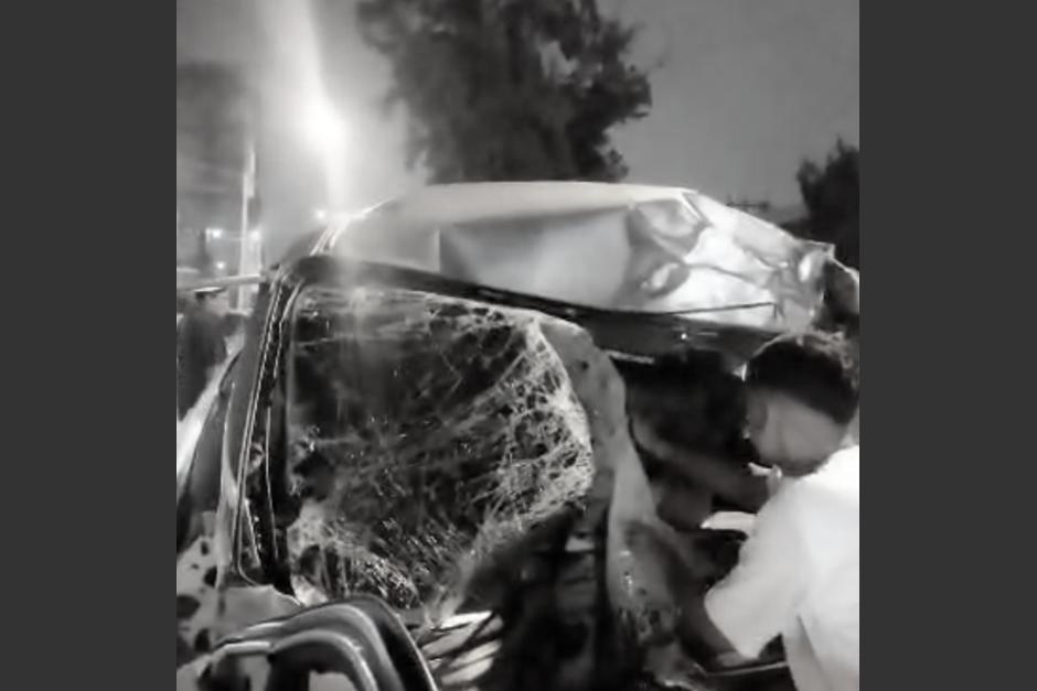 Captan en video instantes después del mortal accidente en la calzada San Juan. (Foto: captura de video)
