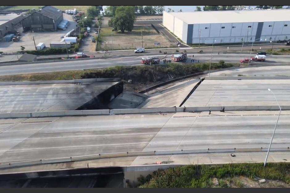 Transitada autopista se desploma en Filadelfia. (Foto: Captura)