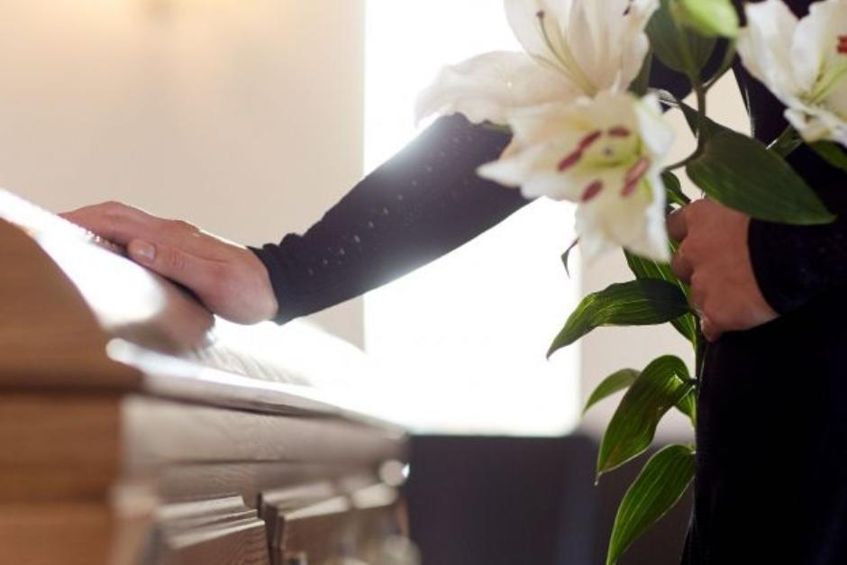 Una mujer fue declarada fallecida por un paro cardio respiratorio, pero despert&oacute; mientras se encontraba en su funeral. (Foto ilustrativa: 65ym&aacute;s.com)