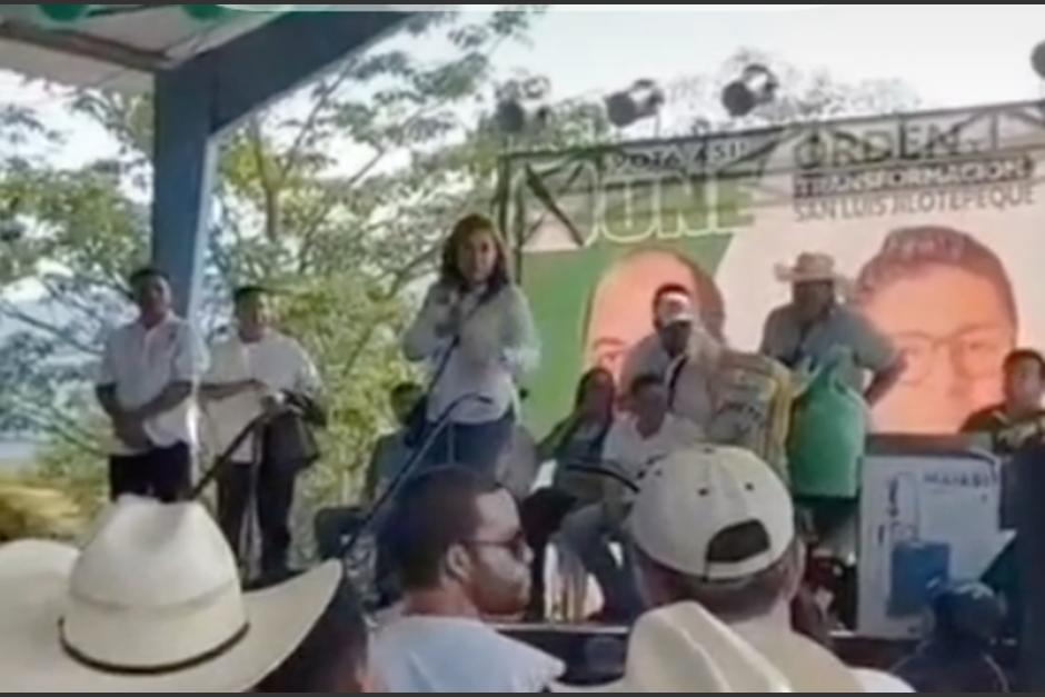 El hombre que encar&oacute; a Sandra Torres, mientras realizaba un mitin en San Luis Jilotepeque, Jalapa. (Foto: captura de video)