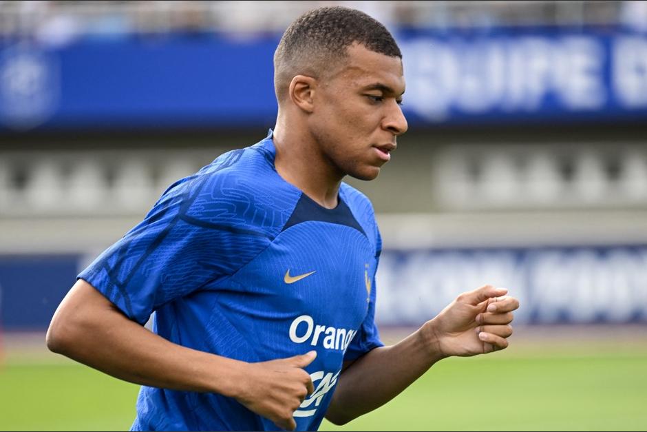 Kylian Mbappé Lottin en un entreno con la selección de Francia. (Foto: AFP)
