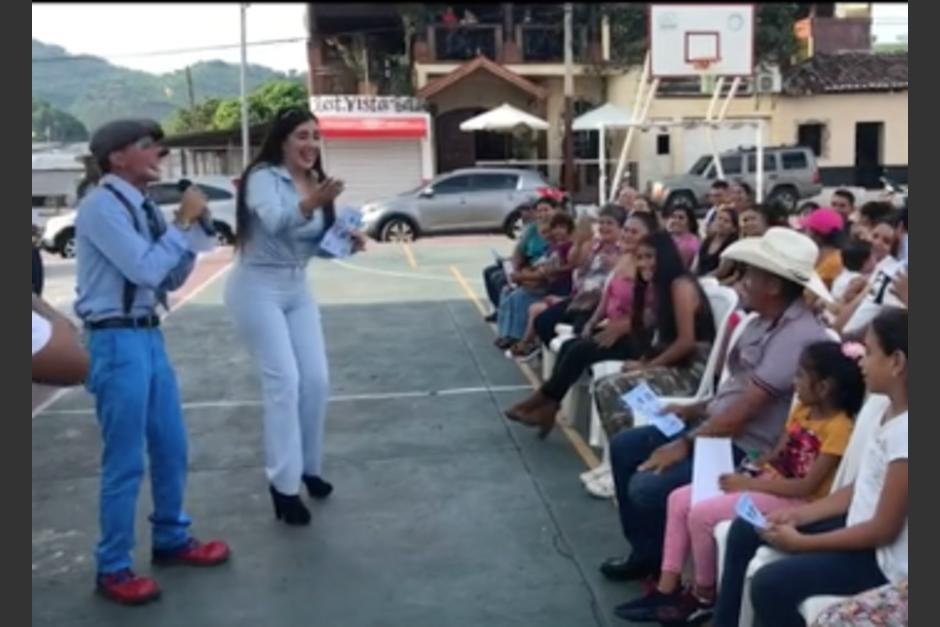 El animador del evento cometi&oacute; un "error" que el p&uacute;blico corrigi&oacute; con gritos. (Foto: captura de video)