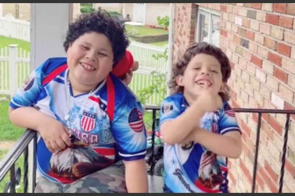 Los hermanitos guatemaltecos residen en Estados Unidos, pero no olvidan sus ra&iacute;ces. (Foto: captura de video)