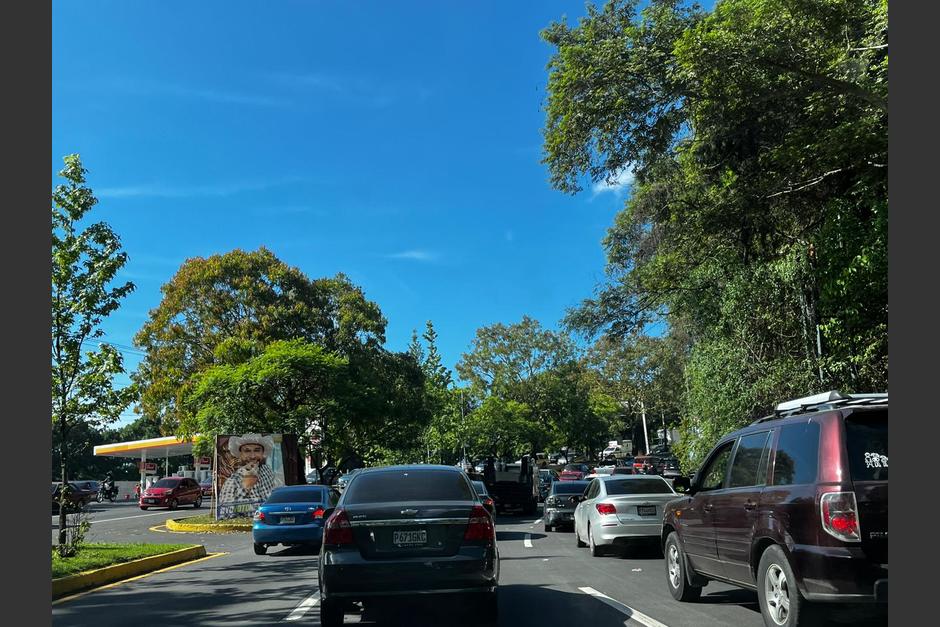 Usuarios han reportado tráfico lento en ruta interamericana que conduce hacia San Lucas, Sacatepéquez. (Foto: Freddy Hernández/Soy502)