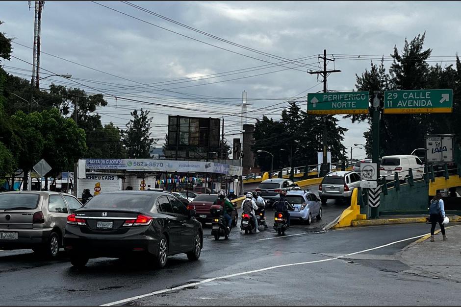 El tr&aacute;nsito en el Anillo Perif&eacute;rico y Aguilar Batres ha quedado afectado por un accidente en Villalobos. (Foto: Fredy Hern&aacute;dez/Soy502)&nbsp;
