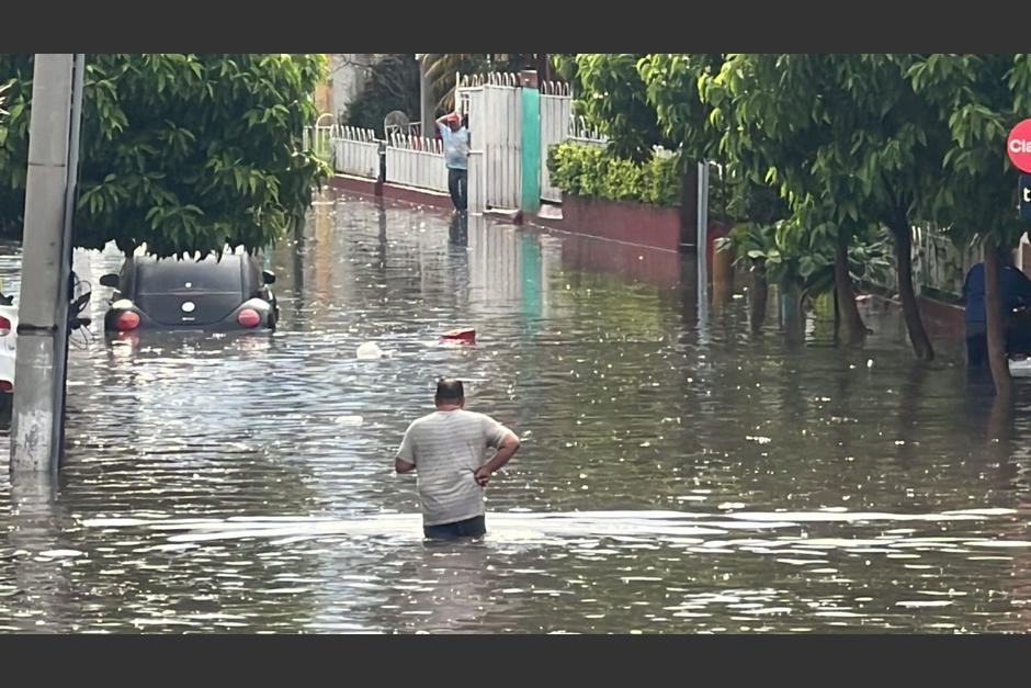 Este miércoles se reportaron inundaciones en distintos sectores del municipio de Villa Nueva. (Foto: Cortesía/Jesús Alfonso)