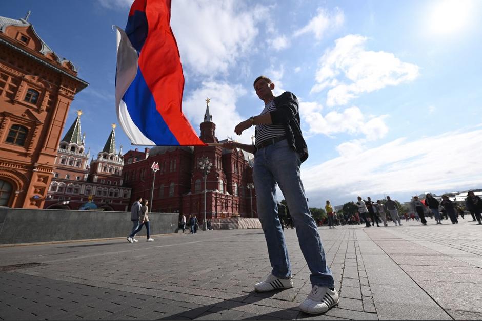 Los ucranianos celebran la rebeli&oacute;n rusa. (Foto: AFP)&nbsp;