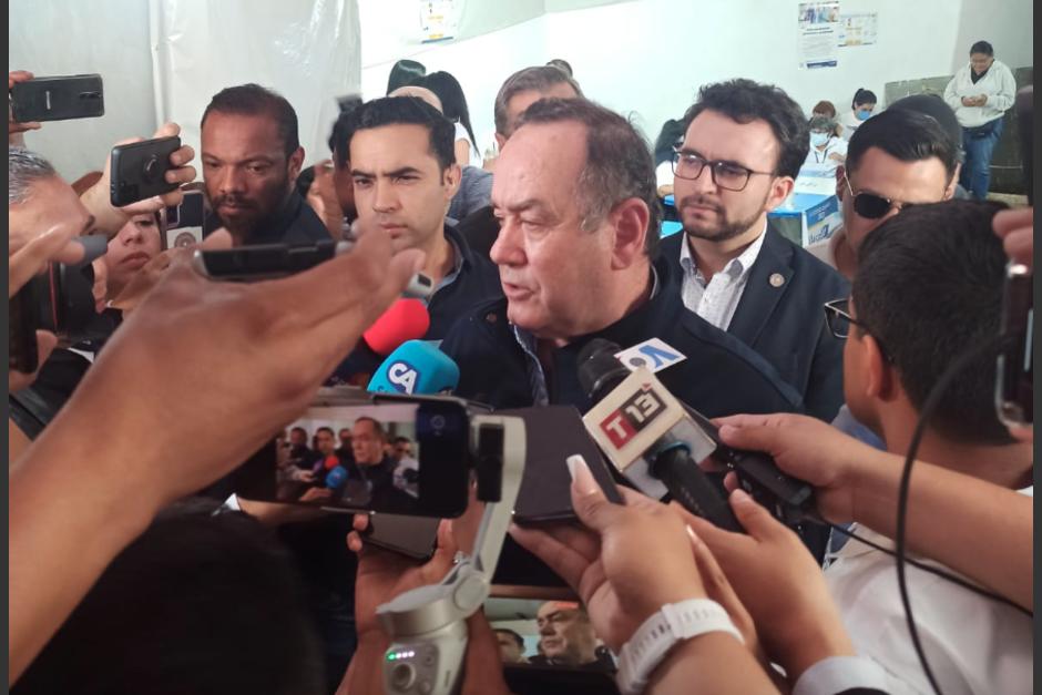 Alejandro Giammattei acudi&oacute; a emitir su voto minutos antes del cierre de mesas electorales.&nbsp; (Foto: Fabi&aacute;n Fuentes/Soy502)&nbsp;