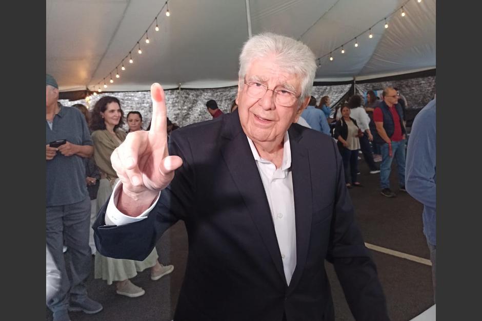 El presidenciable del Partido Republicano ejerci&oacute; su voto este domingo. (Foto: Fabi&aacute;n Fuentes/Soy502)