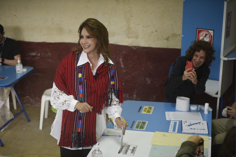 Zury R&iacute;os emiti&oacute; su voto desde las 7:00 horas. (Foto: Soy502/Wilder L&oacute;pez)