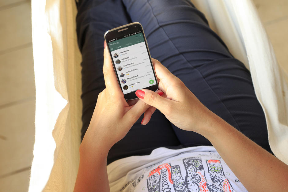 Algunas palabras o conversaciones podr&iacute;an ser detectadas como comportamiento inapropiado por WhatsApp. (Foto: Shutterstock)