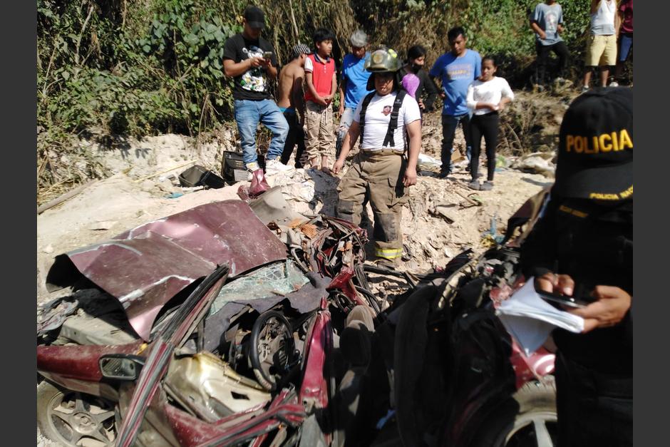El conductor del veh&iacute;culo pesado que habr&iacute;a provocado el accidente en Ciudad Quetzal se entreg&oacute; a las autoridades. (Foto: Bomberos Voluntarios)