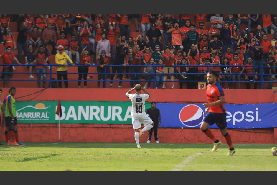 José Manuel Contreras provocó el enfado de la afición roja, pero no le importó dedicar su gol de una manera peculiar. (Foto: Comunicaciones FC)