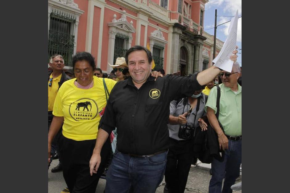 El binomio presidencial de la agrupaci&oacute;n pol&iacute;tica Comunidad Elefante recibi&oacute; sus credenciales para participar en las Elecciones Generales 2023. (Foto: Facebook)