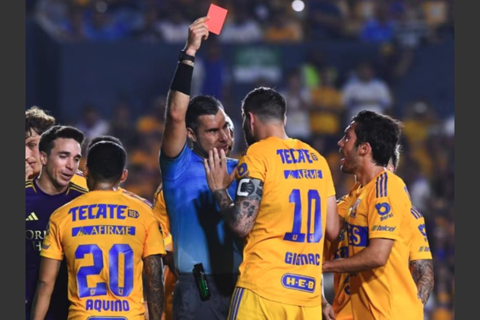 Mario Escobar dirigi&oacute; el partido entre Tigres de Nuevo Le&oacute;n contra Orlando City por la Liga de Campeones de la Concacaf. (Captura Video)
